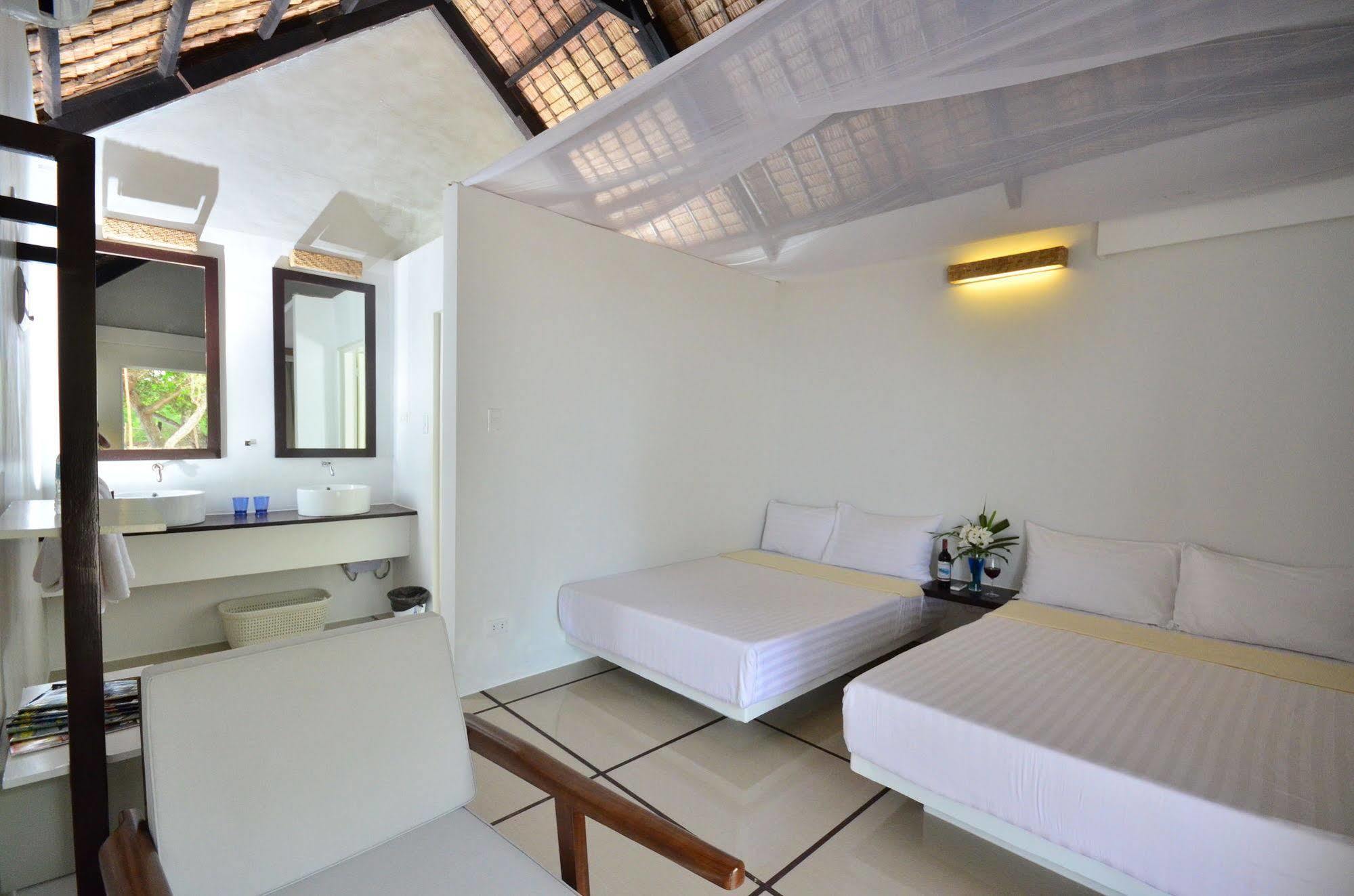 บลู ปาลาวัน บีช คลับ Hotel Puerto Princesa ภายนอก รูปภาพ